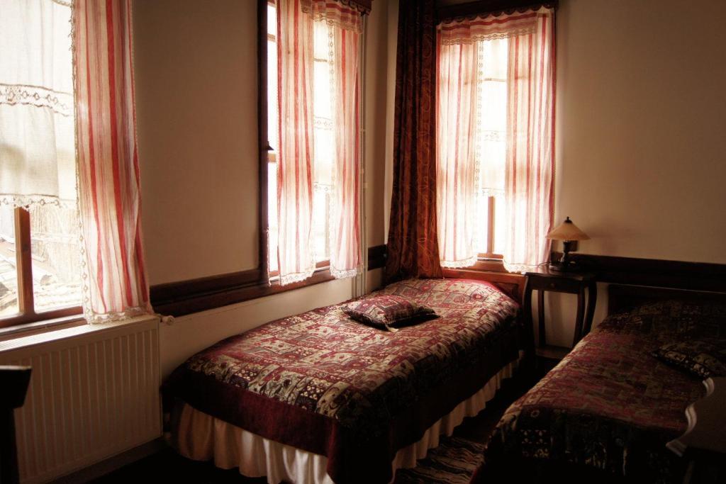 Haci Abdullahlar Konagi Hotel Mudurnu Bilik gambar