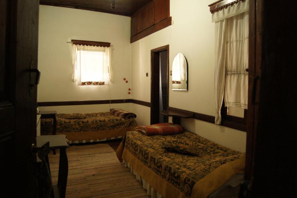 Haci Abdullahlar Konagi Hotel Mudurnu Bilik gambar
